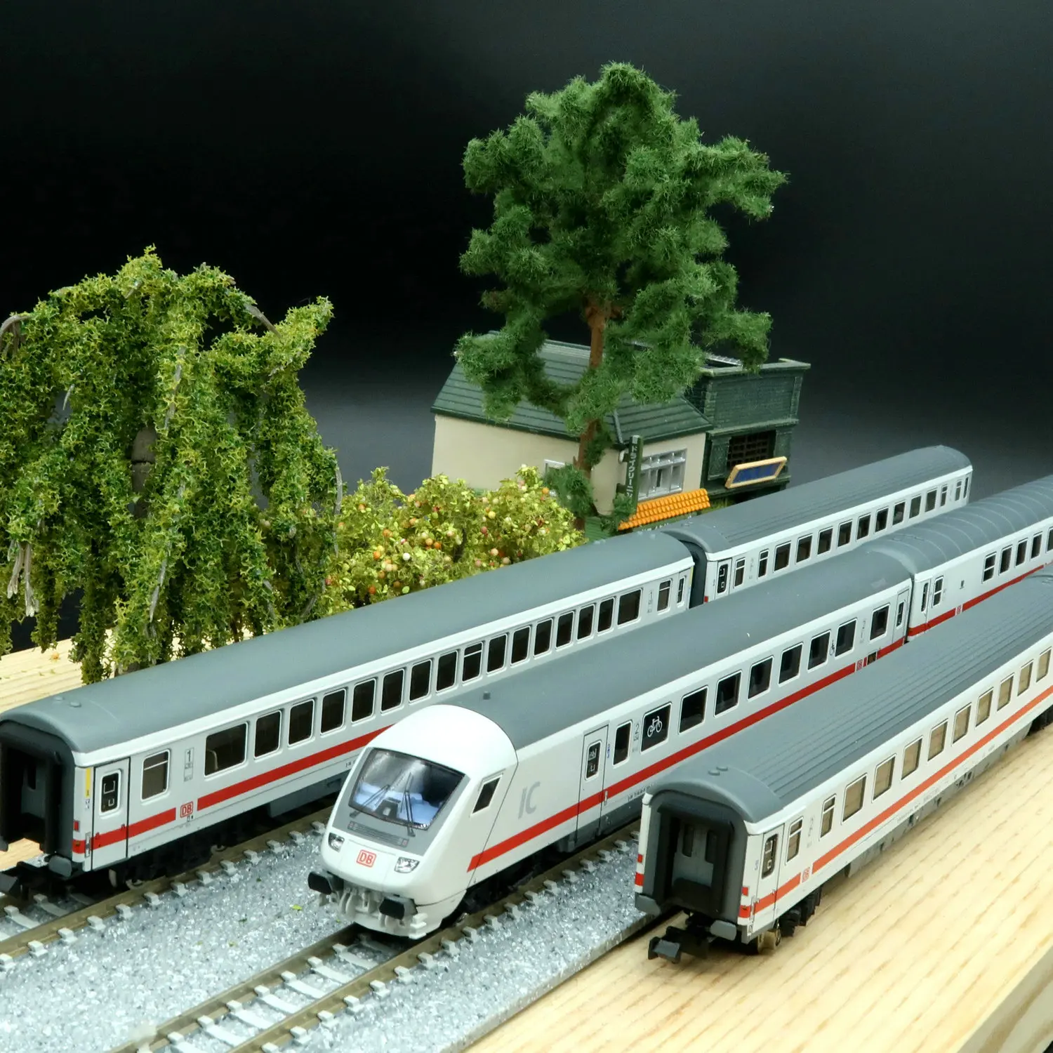 FLEISCHMANN Train Model N 1/160 IC/EC Passenger Car 6260043-45678 with Tail Car Rail Car Toy 6-section Set
FLEISCHMANN Train Model N 1/160 IC/EC Passenger Car 6260043-45678 with Tail Car Rail Car Toy 6-section Set