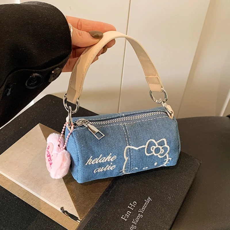Sanrio cylindrical bag, hand-held, cute parent-child kitty, cat bag, denim embroidery, high beauty crossbody bag
Sanrio cylindrical bag, hand-held, cute parent-child kitty, cat bag, denim embroidery, high beauty crossbody bag