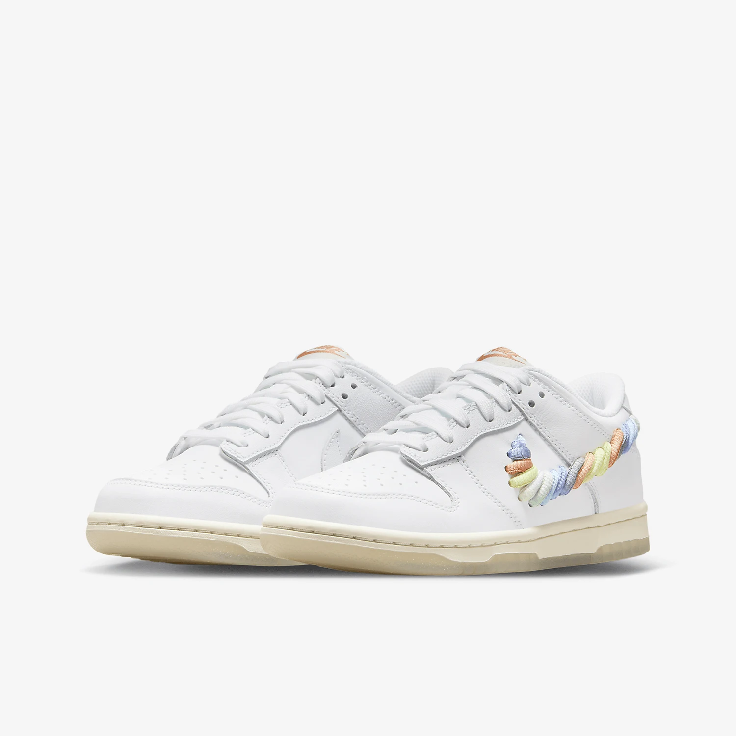 Оригинальные школьные повседневные кроссовки Nike Dunk Low SE GS для девочек FN4861-100
Оригинальные школьные повседневные кроссовки Nike Dunk Low SE GS для девочек FN4861-100