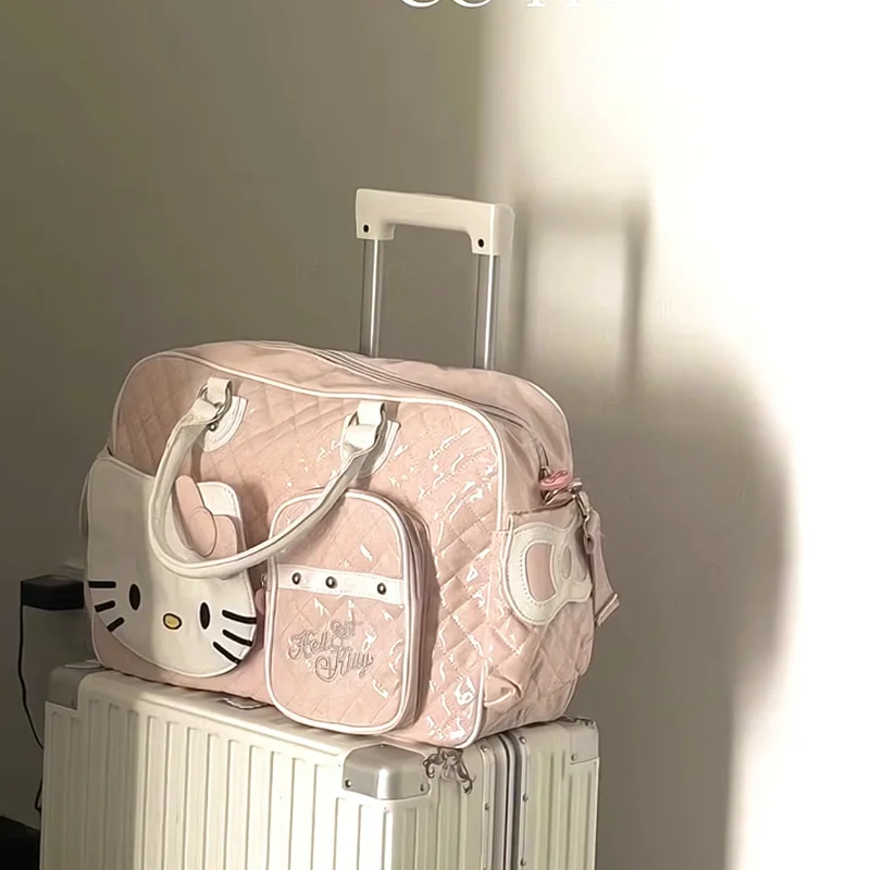 Новая женская дорожная сумка Hellokitty, блестящая сумка из искусственной кожи, легкая портативная сумка для прогулок на короткие поездки, школьная сумка с открытием
Новая женская дорожная сумка Hellokitty, блестящая сумка из искусственной кожи, легкая портативная сумка для прогулок на короткие поездки, школьная сумка с открытием