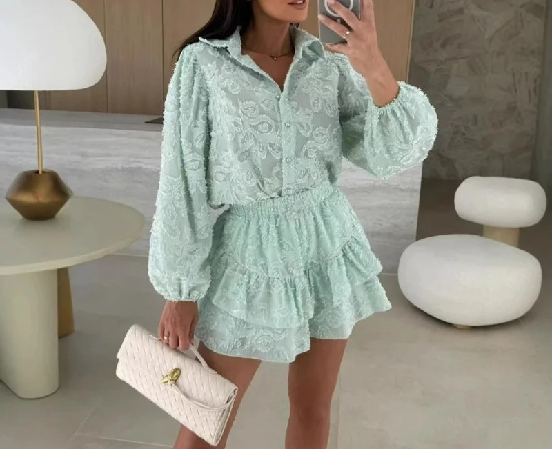 Spring/Summer 2025 New Collection: Elegant Floral Lace Women's Suit Long-sleeved Shirt with Lapel Buttons and Ruffled Skirt
Spring/Summer 2025 New Collection: Elegant Floral Lace Women's Suit Long-sleeved Shirt with Lapel Buttons and Ruffled Skirt