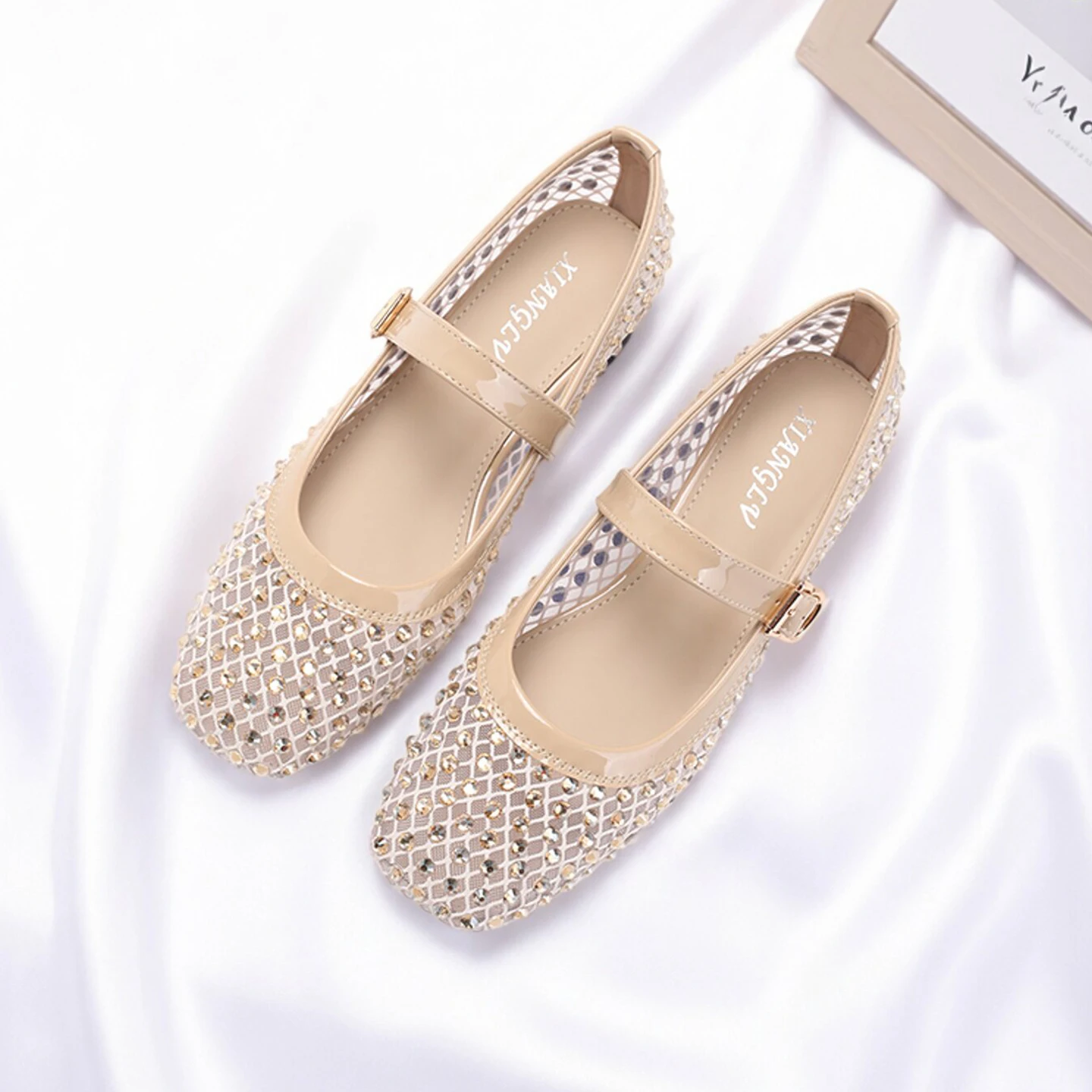 French Retro Rhinestone Mesh Ballet Flat Crystal Mary Jane Shoes Luxury Designer Summer Elegant Loafers Mules Women Sandals
French Retro Rhinestone Mesh Ballet Flat Crystal Mary Jane Shoes Luxury Designer Summer Elegant Loafers Mules Women Sandals