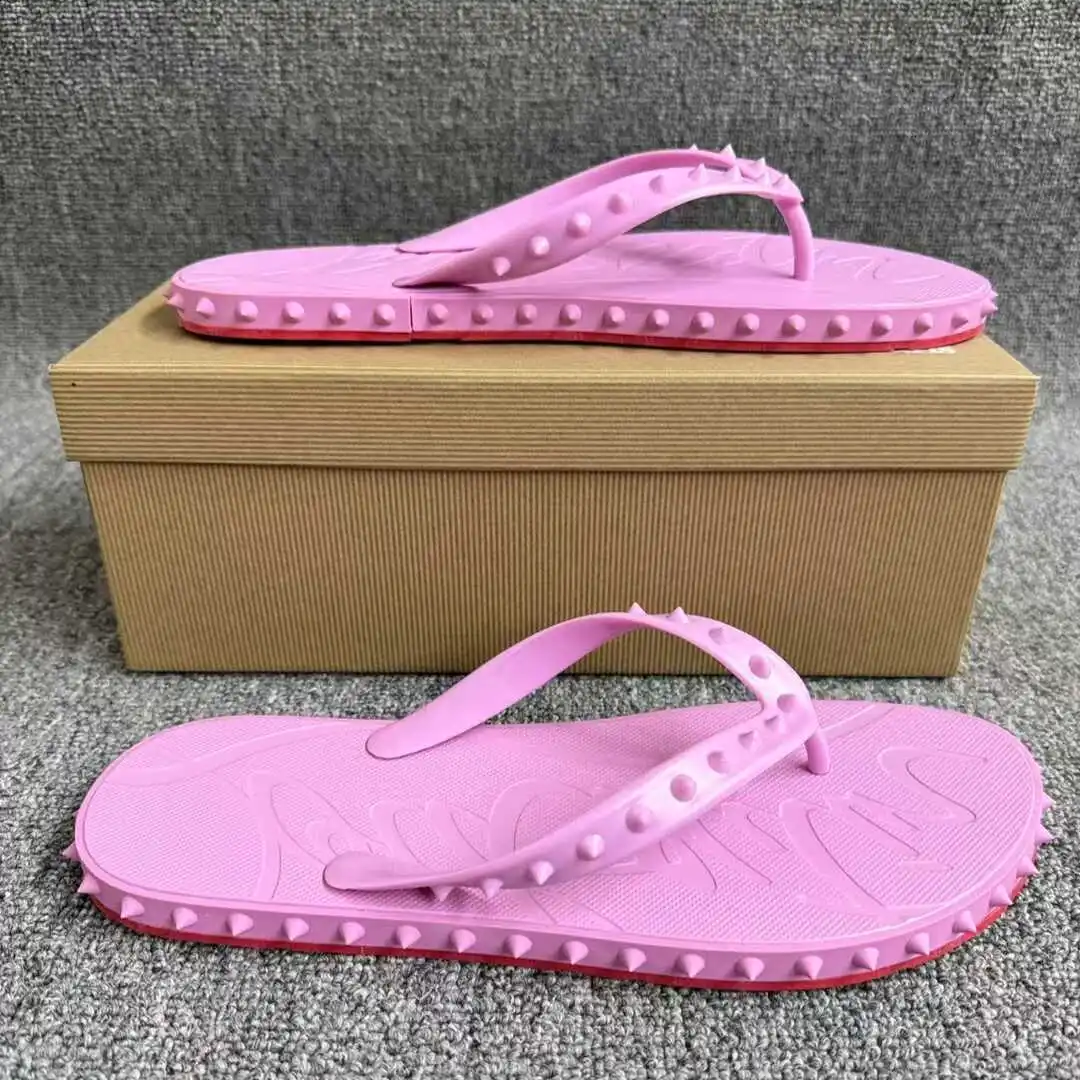 Brand Luxury Punk Studded Red Sole Flip Flops Black Strap Casual Beach Slippers Summer Outdoor Sandals for Couples
Brand Luxury Punk Studded Red Sole Flip Flops Black Strap Casual Beach Slippers Summer Outdoor Sandals for Couples
