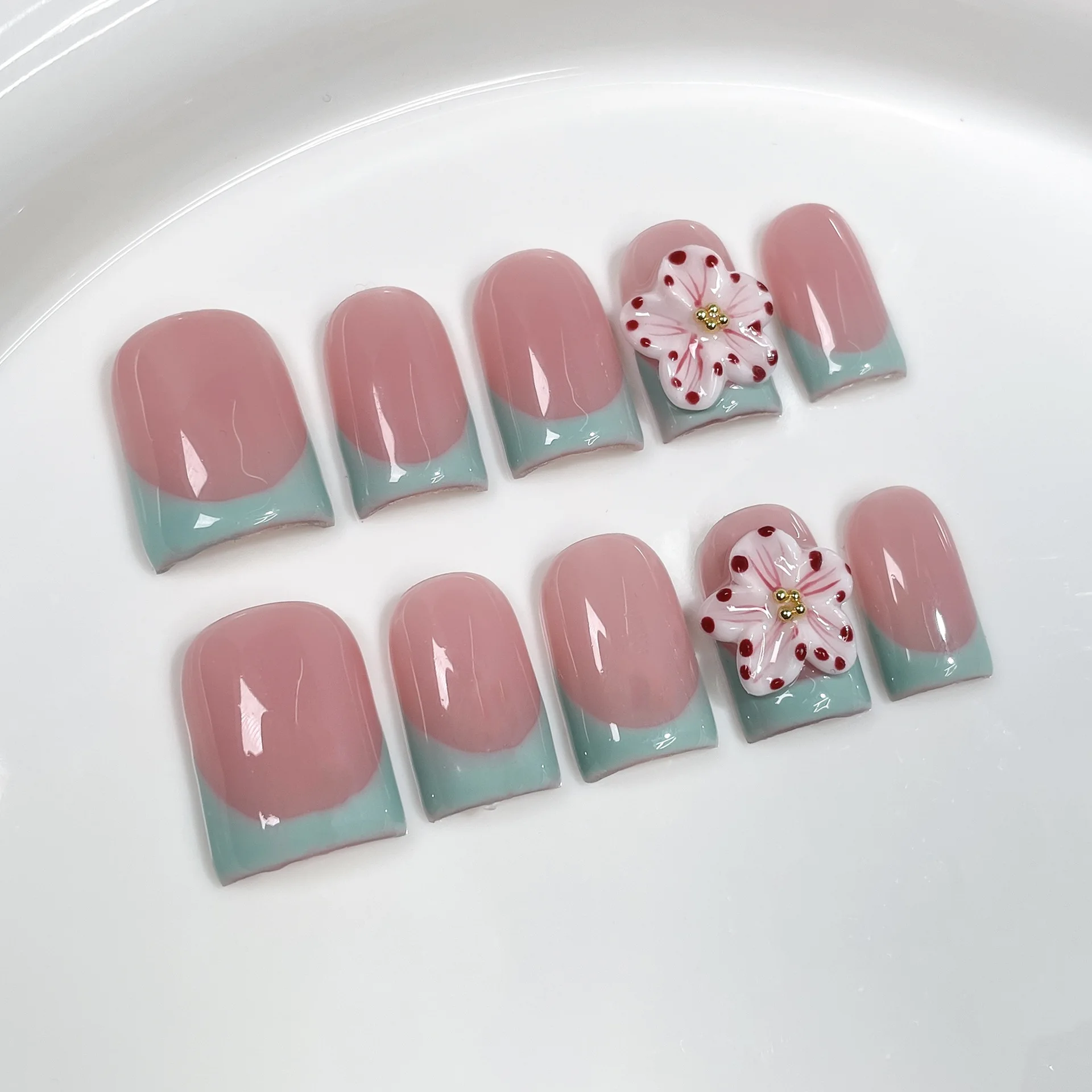 10pcs Handmade Short Coffin Press on Nails with 3d Carving Flower Design False Nails Wearable Detachable French Fake Nail Tips
10pcs Handmade Short Coffin Press on Nails with 3d Carving Flower Design False Nails Wearable Detachable French Fake Nail Tips