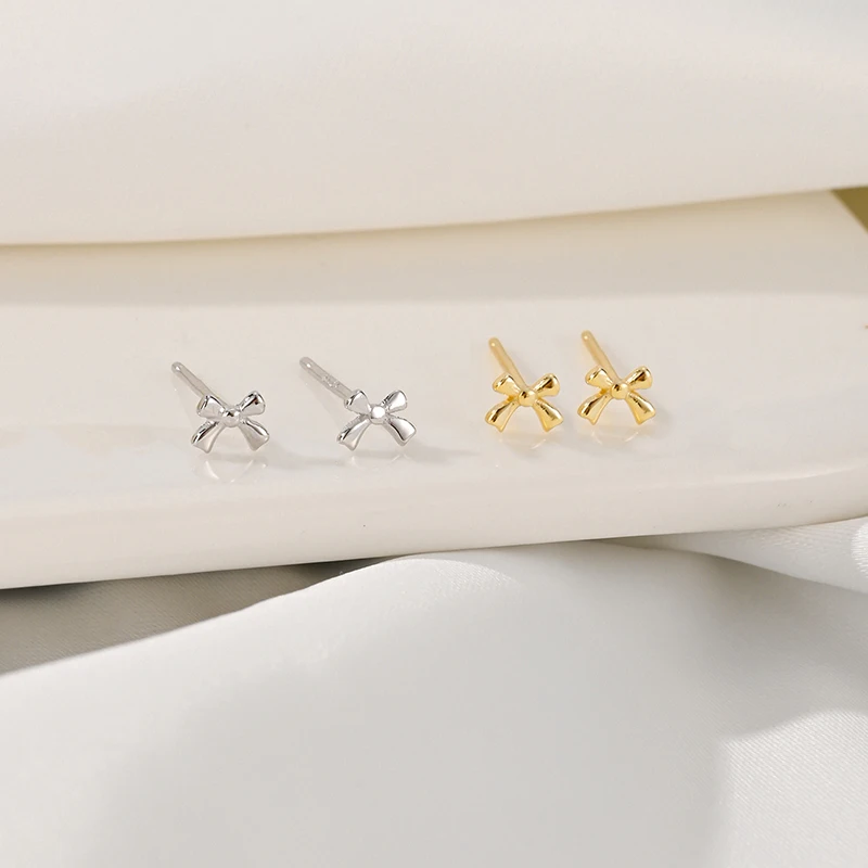 HI MAN S925 стерлингового серебра с маленьким бантом, нежные серьги, молодежные девчачьи украшения, креативные одноклассные подарки дружбы, новая мода
HI MAN S925 стерлингового серебра с маленьким бантом, нежные серьги, молодежные девчачьи украшения, креативные одноклассные подарки дружбы, новая мода