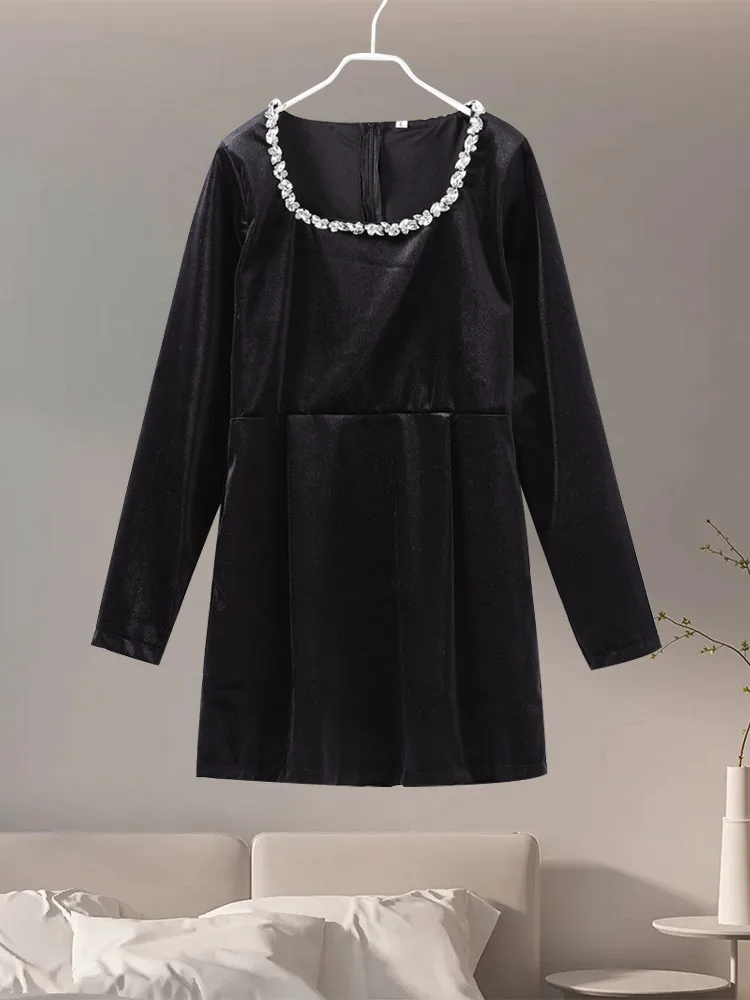 Solid Square Collar Long Sleeve Velvet Dress Women Elegant High Waist A-line Dresses New Lady Christmas Evening Party Vestidos
Solid Square Collar Long Sleeve Velvet Dress Women Elegant High Waist A-line Dresses New Lady Christmas Evening Party Vestidos 