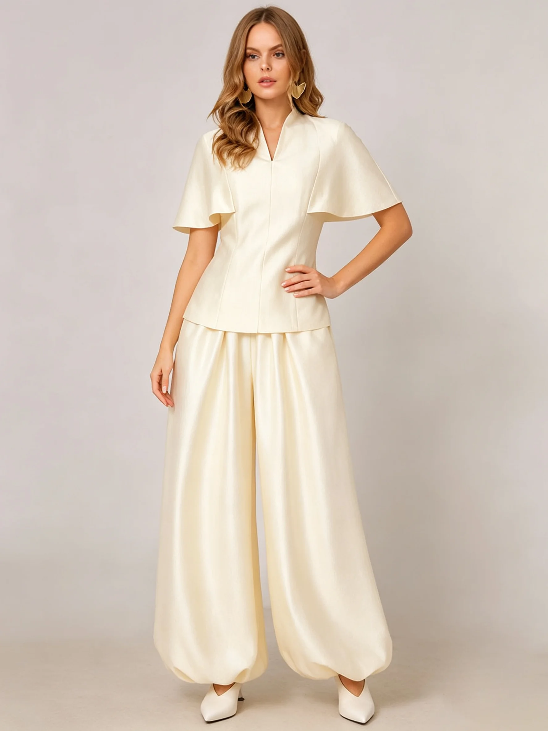 LIMO Elegant Satin Texture Stand Collar Top + Loose Pocket Harem Trousers Set
LIMO Elegant Satin Texture Stand Collar Top + Loose Pocket Harem Trousers Set