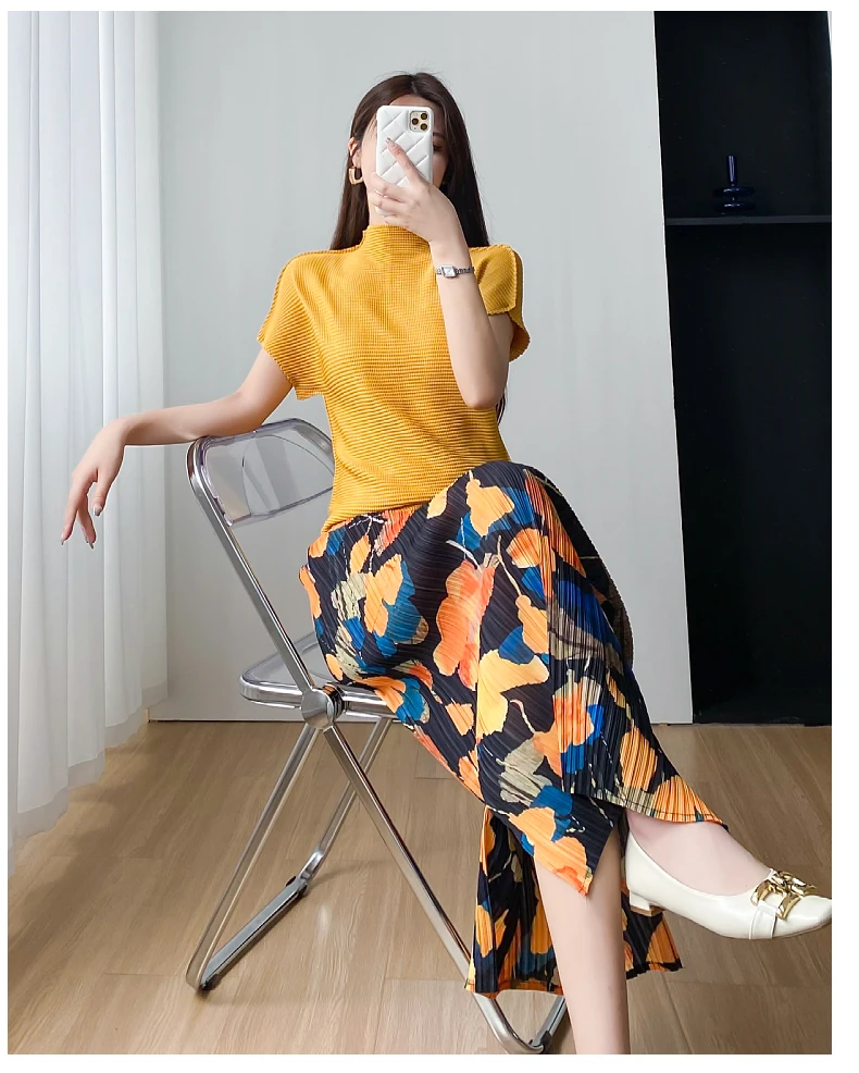 HOT SELLING Miyake short sleeve stand-neck T-shirt + print Straight skirt two suit IN STOCK
HOT SELLING Miyake short sleeve stand-neck T-shirt + print Straight skirt two suit IN STOCK