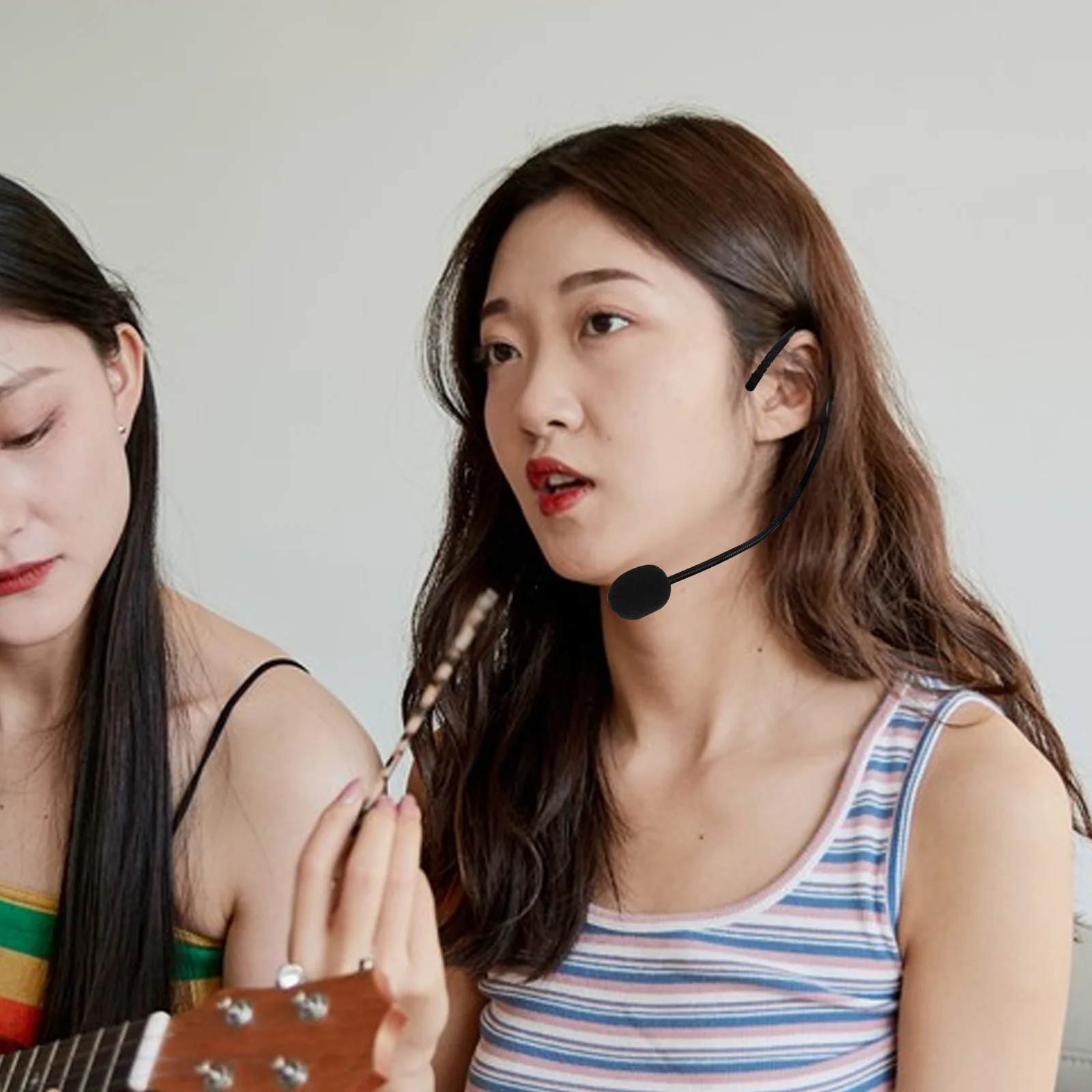 Professional Headset Microphone Lightweight Flexible Head-Mounted Mic for Singing Stage Performance Voice Amplifier
Professional Headset Microphone Lightweight Flexible Head-Mounted Mic for Singing Stage Performance Voice Amplifier