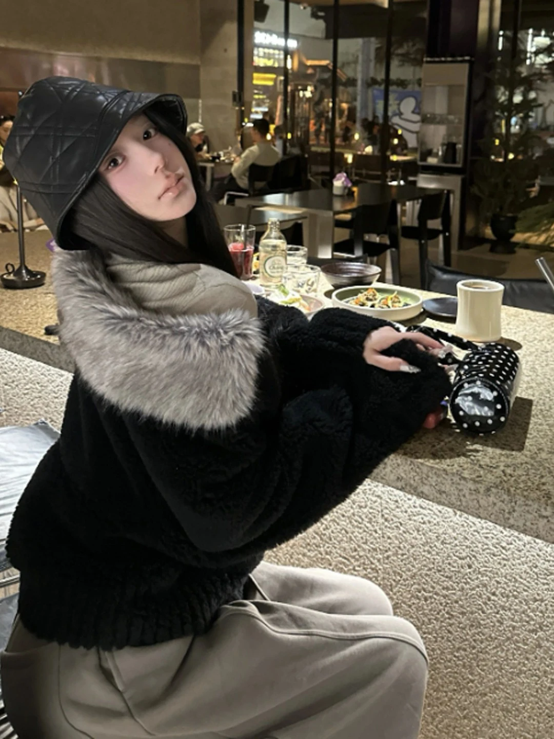 Unique ort Lamb Fur Jaet Loose Faionable Spring 2026 Women's Clothing Gentle Sle Button Detail Regular Sve Length
Unique ort Lamb Fur Jaet Loose Faionable Spring 2026 Women's Clothing Gentle Sle Button Detail Regular Sve Length