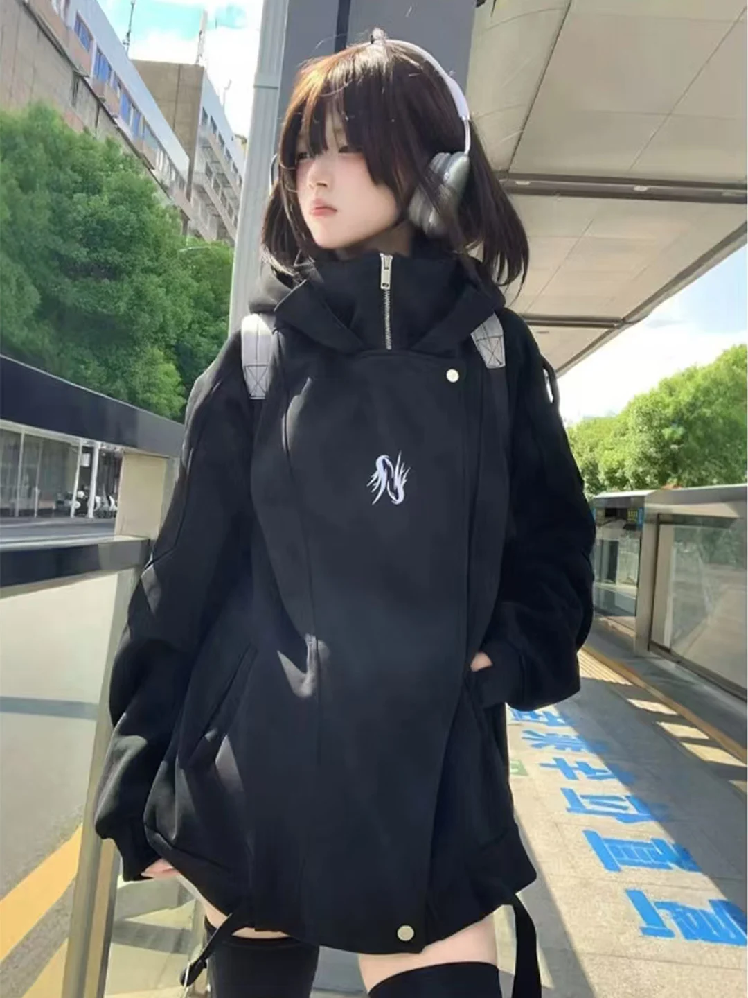 Unisex Batwing Sleeve Hoodie Jacket American Neutral Style Spring Autumn Half Two-Piece Sweatshirt Outerwear Casual Trendy
Unisex Batwing Sleeve Hoodie Jacket American Neutral Style Spring Autumn Half Two-Piece Sweatshirt Outerwear Casual Trendy
