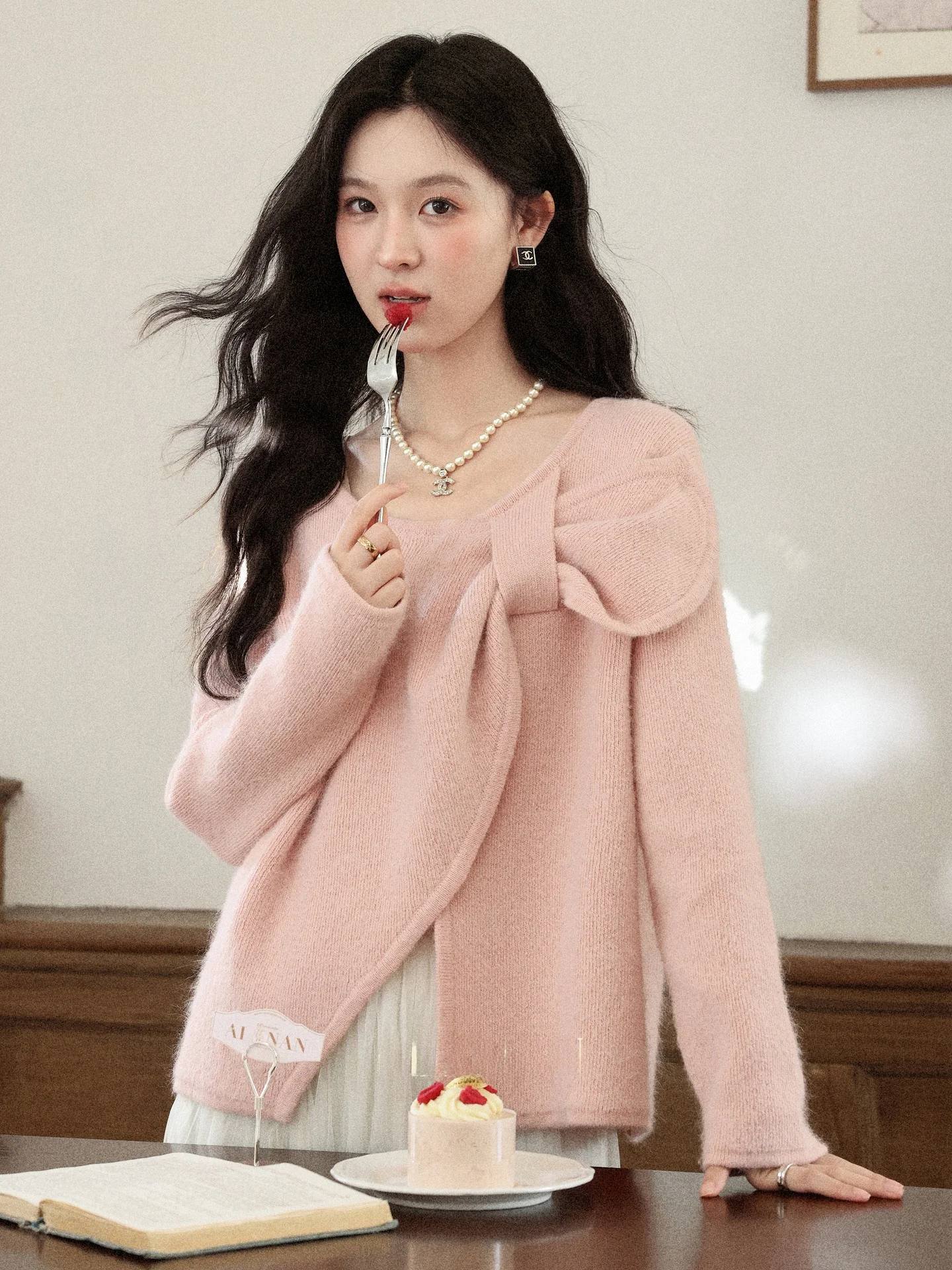 Ele Pink Long Sve Knitted Sweater Women's Faionable Design Autumn Winter Straight Tube ape Knitwear Top
Ele Pink Long Sve Knitted Sweater Women's Faionable Design Autumn Winter Straight Tube ape Knitwear Top