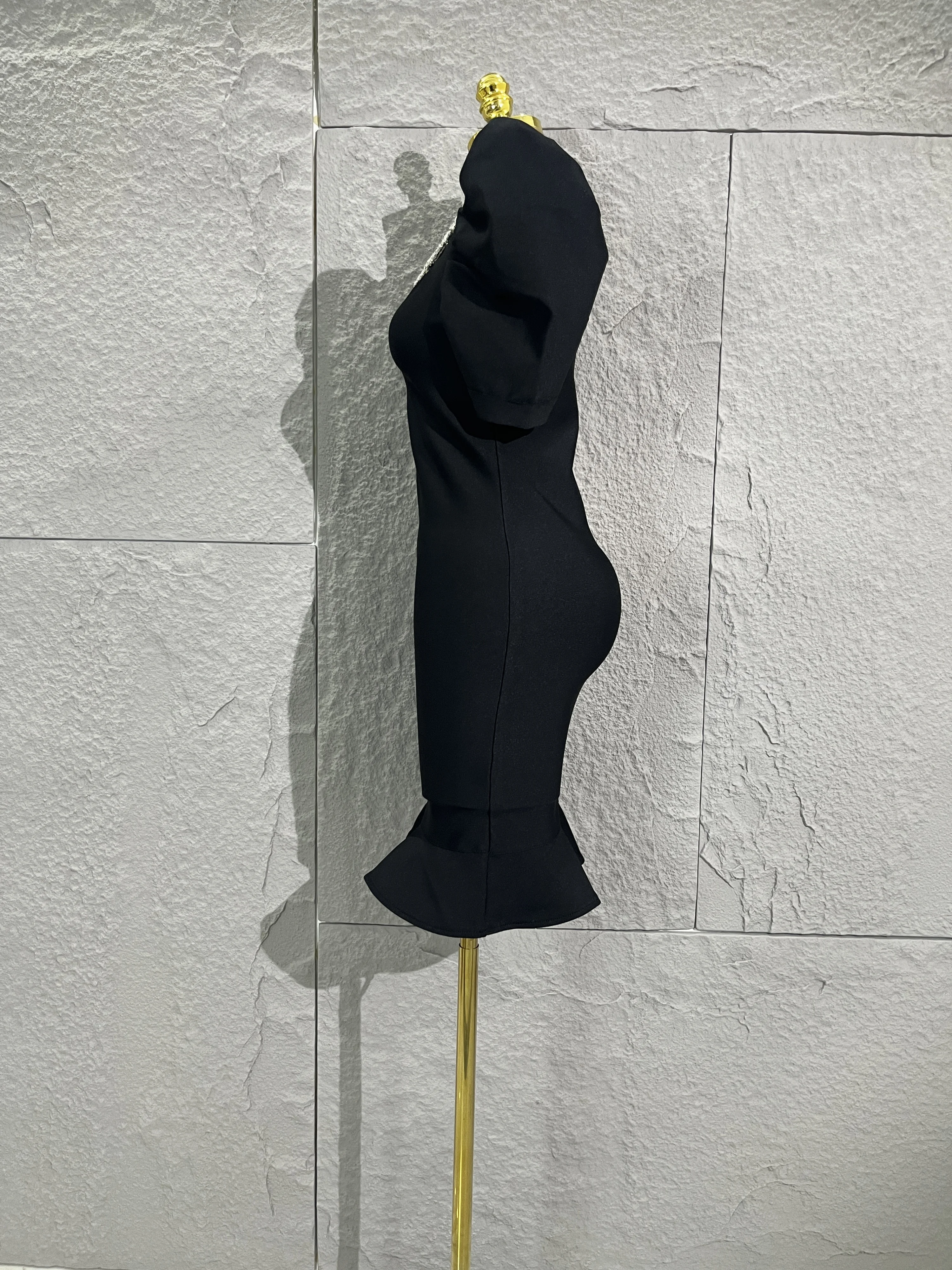 Элегантное черное платье с короткими рукавами и кристаллами, женское тонкое офисное женское эластичное бандажное платье с кристаллами, бальное платье для вечеринки в стиле знаменитостей
Элегантное черное платье с короткими рукавами и кристаллами, женское тонкое офисное женское эластичное бандажное платье с кристаллами, бальное платье для вечеринки в стиле знаменитостей