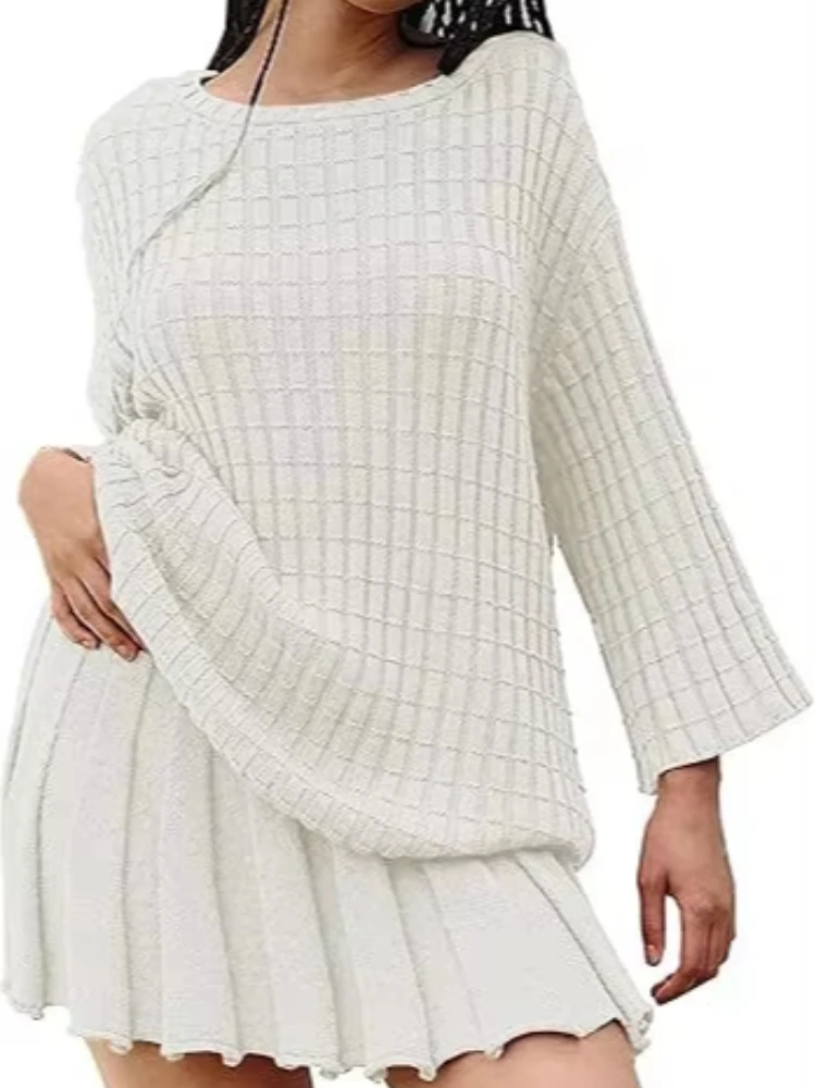Cross border European and American autumn and winter women's knitted striped casual long sleeved sweater pleated short skirt set
Cross border European and American autumn and winter women's knitted striped casual long sleeved sweater pleated short skirt set