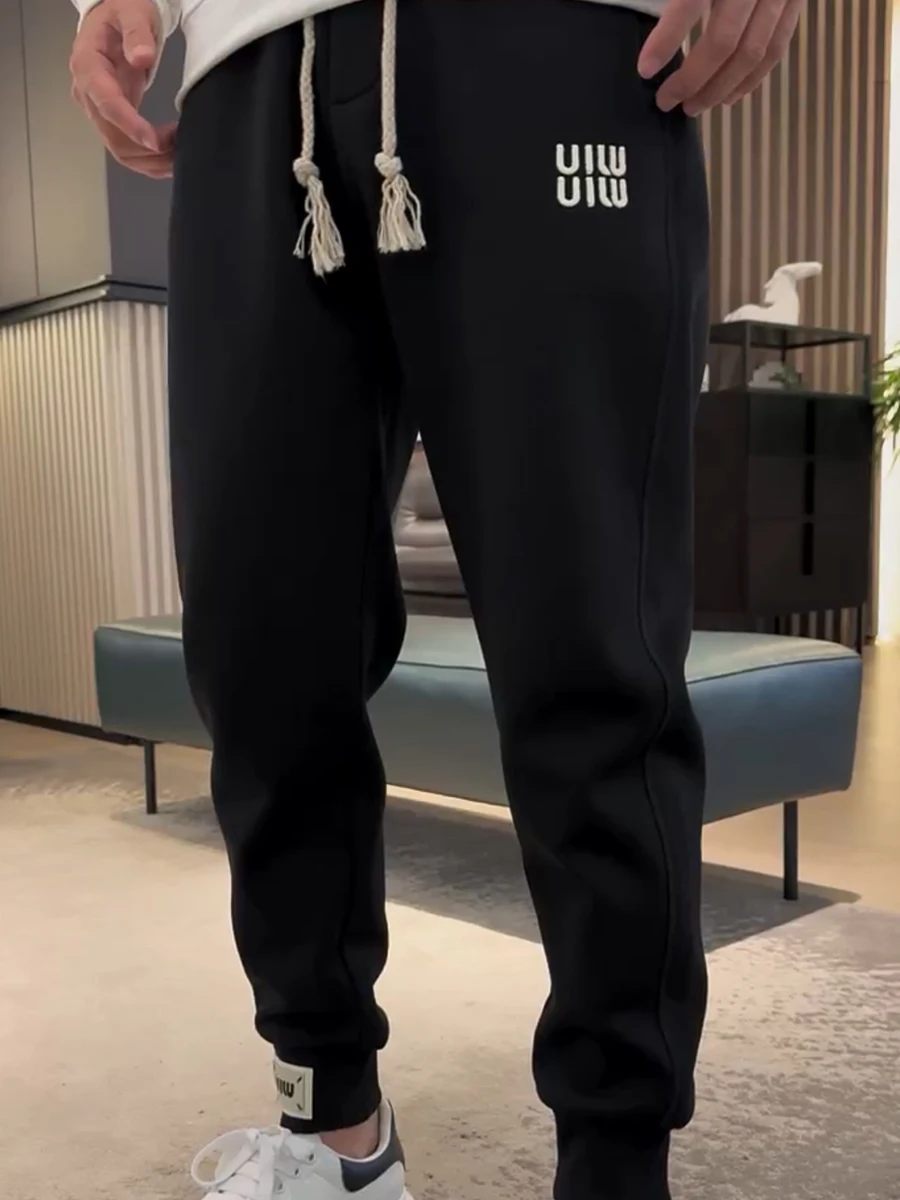 Мужские классические утепленные спортивные брюки на флисовой подкладке с цветными надписями, удлиняющие силуэт, повседневные брюки, осень-зима, новинка
Мужские классические утепленные спортивные брюки на флисовой подкладке с цветными надписями, удлиняющие силуэт, повседневные брюки, осень-зима, новинка