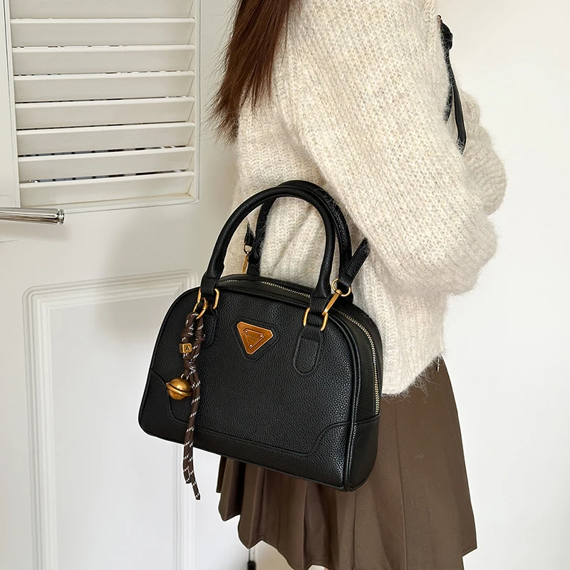 NEW Retro Fashion Versatile Women's PU Leather Hand-held Storage Bag Simple Casual Commuting Single Shoulder Crossbody Bags
NEW Retro Fashion Versatile Women's PU Leather Hand-held Storage Bag Simple Casual Commuting Single Shoulder Crossbody Bags