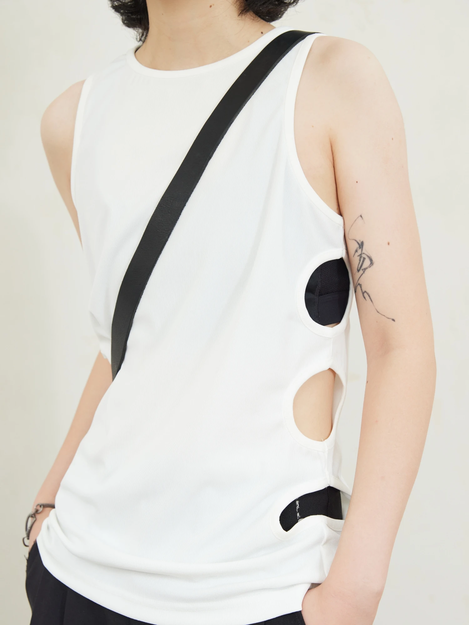 Sunyvonne23ss Deconstructed Hollow out Loose Tank Top Sleeveless Base Shirt Small Commute Style Asymmetric Polyester...
Sunyvonne23ss Deconstructed Hollow out Loose Tank Top Sleeveless Base Shirt Small Commute Style Asymmetric Polyester...