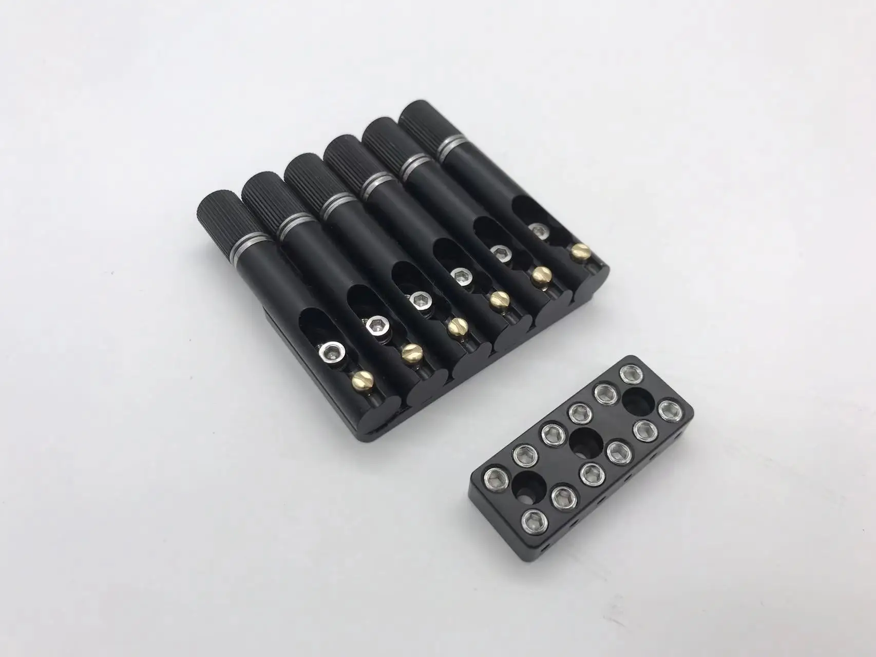 Good Quality 6 Strings Headless Guitar Bridge / Tailpiece Guitarra Accessories in Stock Discount L097
Good Quality 6 Strings Headless Guitar Bridge / Tailpiece Guitarra Accessories in Stock Discount L097