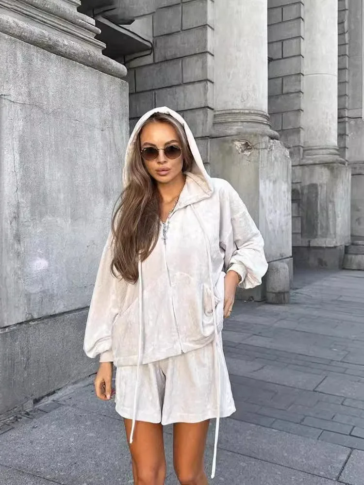 Women's Fashionable Long-sleeved Hooded Sports Cardigan Shorts Two-piece Suit Casual Solid Color Simple Style Commuting Trendy
Women's Fashionable Long-sleeved Hooded Sports Cardigan Shorts Two-piece Suit Casual Solid Color Simple Style Commuting Trendy