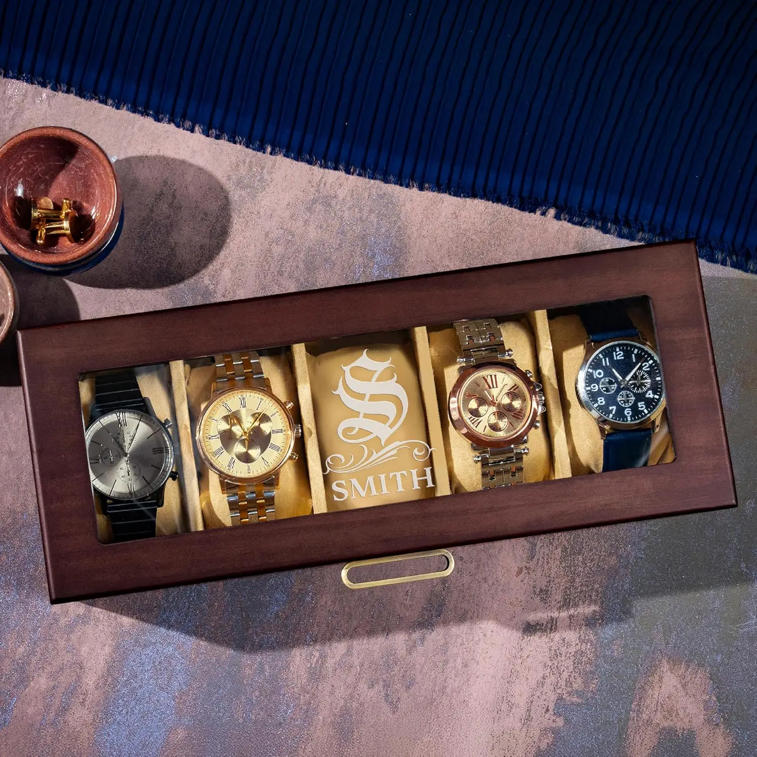 Деревянная коробка для часов с гравировкой на заказ и стеклянной крышкой — 5 слотов, 8 дизайнов, индивидуальный подарок для мужчин
Деревянная коробка для часов с гравировкой на заказ и стеклянной крышкой — 5 слотов, 8 дизайнов, индивидуальный подарок для мужчин