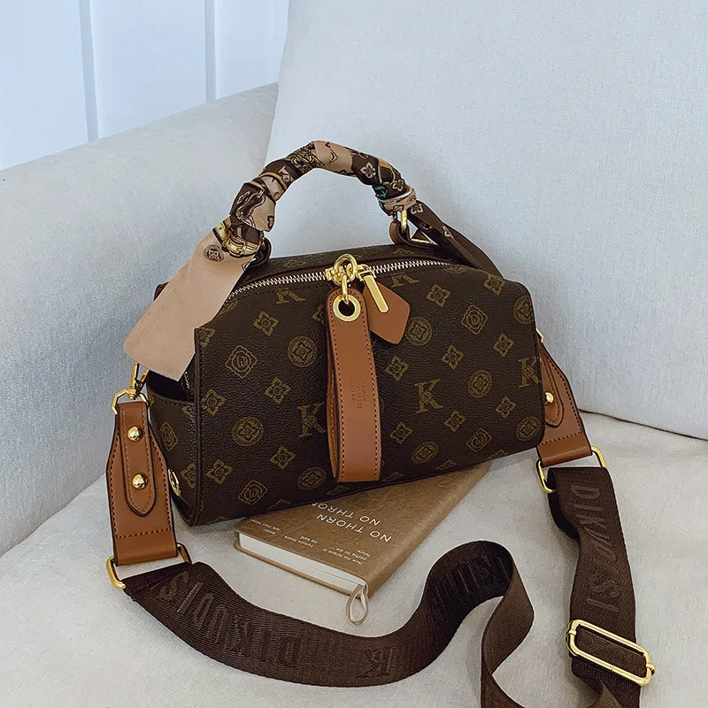 Retro Printed Boston Bag Women's Light Luxury Shoulder Crossbody Bag Urban Minimalist PU Leather Ladies Handbag for Daily Use
Retro Printed Boston Bag Women's Light Luxury Shoulder Crossbody Bag Urban Minimalist PU Leather Ladies Handbag for Daily Use