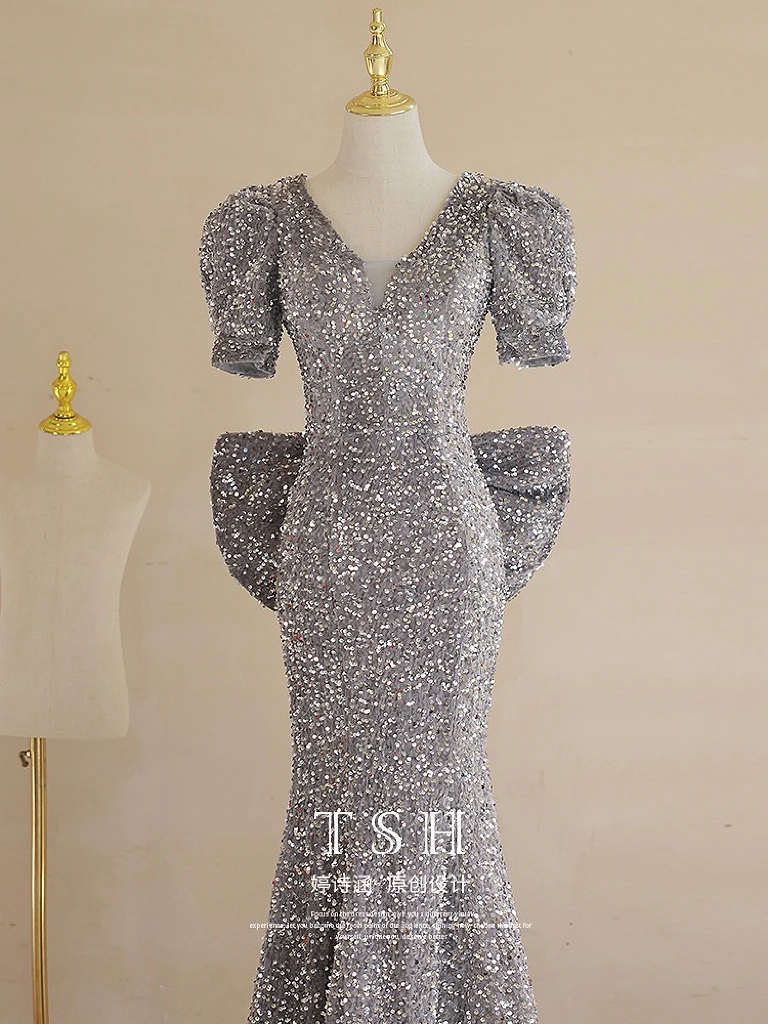 Silver Gray Celebrity Dresses V Neck Puff Sleeve Sequin Elegant Woman Sexy Bow Host Ceremony Party Evening Gowns Plus Size New
Silver Gray Celebrity Dresses V Neck Puff Sleeve Sequin Elegant Woman Sexy Bow Host Ceremony Party Evening Gowns Plus Size New