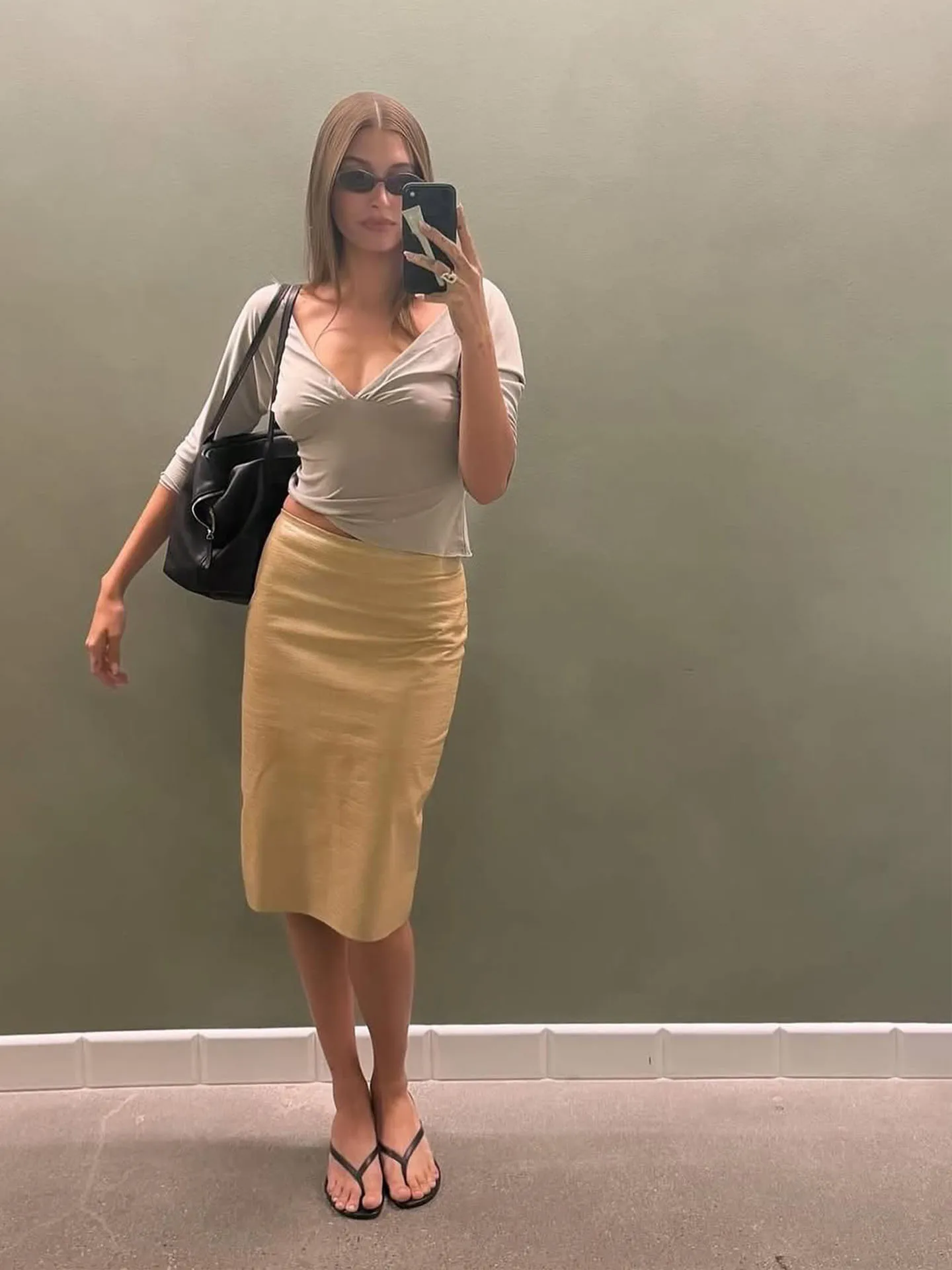 Gray Deep V Neck Seven Sleeve Folded Low Waist Split Skirt Women's T-shirt Cotton Polyester Modal Fiber Breathable Short Style
Gray Deep V Neck Seven Sleeve Folded Low Waist Split Skirt Women's T-shirt Cotton Polyester Modal Fiber Breathable Short Style