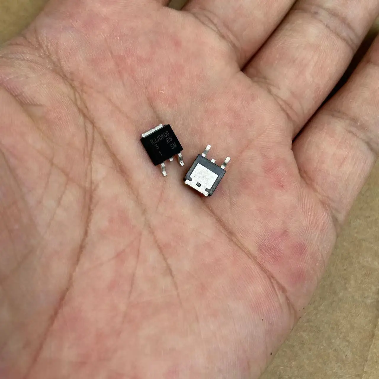 10 шт./лот RJJ0606 для корпуса Pentium Mazda M6 модуль управления компьютером BCM чип драйвера сигнала поворота всегда включен
10 шт./лот RJJ0606 для корпуса Pentium Mazda M6 модуль управления компьютером BCM чип драйвера сигнала поворота всегда включен