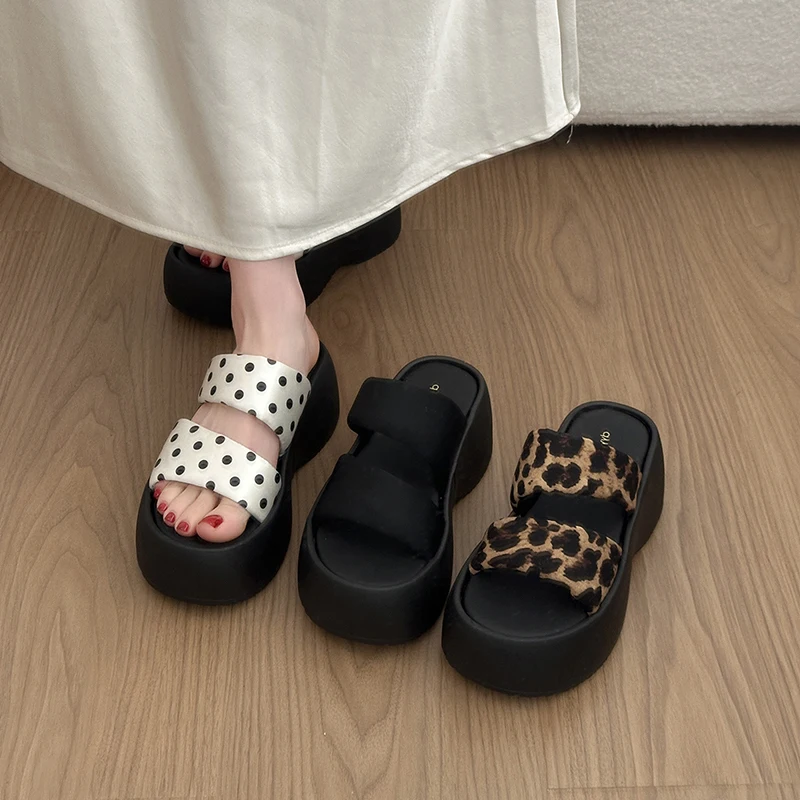 Platform Thick Bottom Polka Dot Women's Slippers Summer Fashion Open Toe High Heels Slides Ladies Comfort Slip On Vacation Shoes
Platform Thick Bottom Polka Dot Women's Slippers Summer Fashion Open Toe High Heels Slides Ladies Comfort Slip On Vacation Shoes