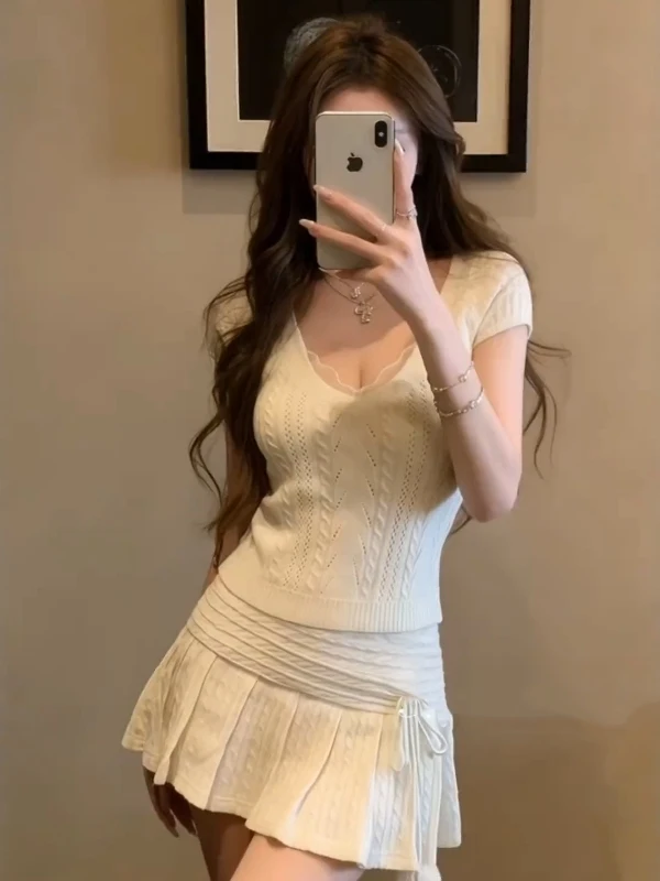 Korean Style Sexy V-Neck Knitted Set Women's Spring 2026 Two-Piece Suit High Waist Skirt Short Sleeve High Quality Fashion
Korean Style Sexy V-Neck Knitted Set Women's Spring 2026 Two-Piece Suit High Waist Skirt Short Sleeve High Quality Fashion