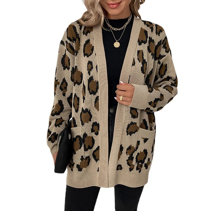 Contrasting leopard print pocket knitted sweater2023 autumn and winter new European and American sweater women's cardigan jacket
Contrasting leopard print pocket knitted sweater2023 autumn and winter new European and American sweater women's cardigan jacket