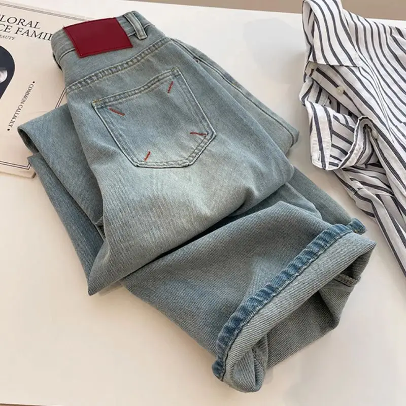Embroidered pear-shaped wide-leg jeans for women, with contrasting color design, red label, high waist, loose straight-leg pants
Embroidered pear-shaped wide-leg jeans for women, with contrasting color design, red label, high waist, loose straight-leg pants