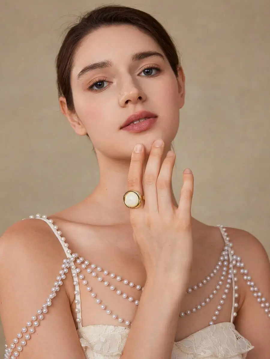 Fashion Resin Ring With White Stone Bezel Setting For Women
Fashion Resin Ring With White Stone Bezel Setting For Women