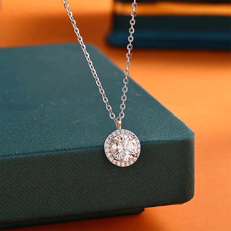 Round Halo Moissanite 925 Sterling Silver Pendant Necklace D Color VVS1 Lab Diamond Necklace For Women Jewelry Choker de Prata
Round Halo Moissanite 925 Sterling Silver Pendant Necklace D Color VVS1 Lab Diamond Necklace For Women Jewelry Choker de Prata