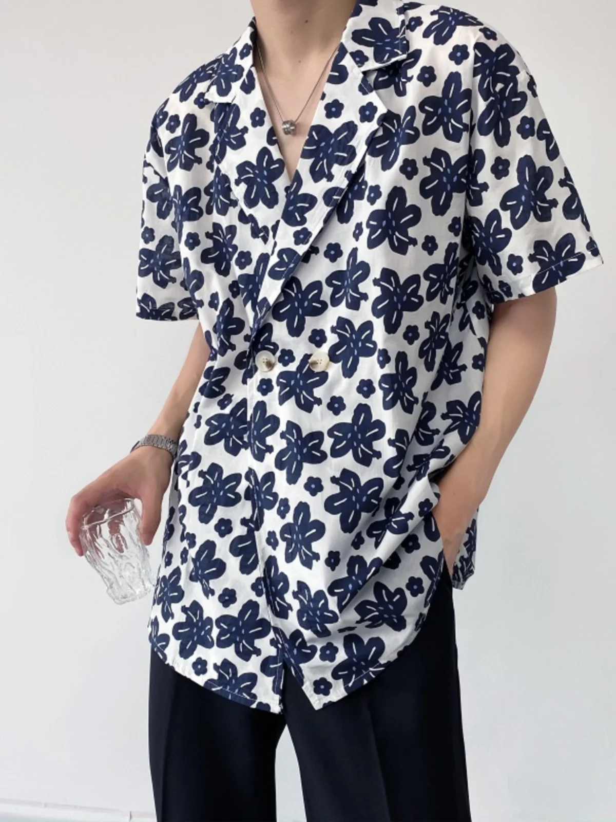 Летний повседневный свободный мужской костюм с винтажным принтом, воротником и универсальным свободным кроем, молодежный стиль
Летний повседневный свободный мужской костюм с винтажным принтом, воротником и универсальным свободным кроем, молодежный стиль