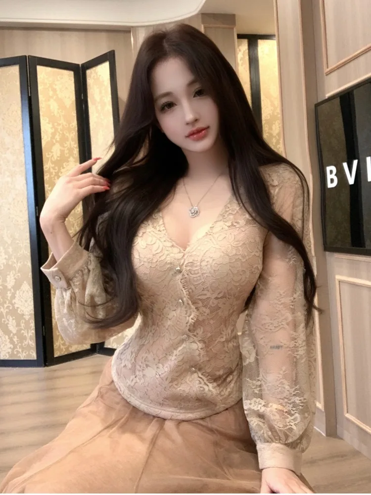 Slim Fit Long Sleeve Lace Shirt Women's V Neck Base Layer Autumn Winter Inner Wear Sexy Pure Desire Top City Walk Skin Friend...
Slim Fit Long Sleeve Lace Shirt Women's V Neck Base Layer Autumn Winter Inner Wear Sexy Pure Desire Top City Walk Skin Friend...
