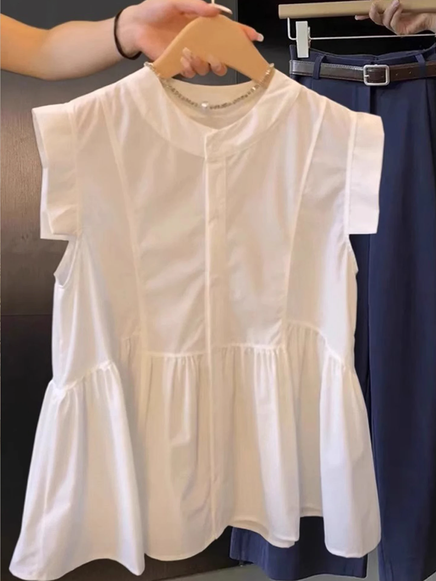 Шикарный корейский белый плиссированный круглый жилет Ne Svel, женский летний свободный утягивающий топ, уменьшающий возраст, шелковый прямой крой
Шикарный корейский белый плиссированный круглый жилет Ne Svel, женский летний свободный утягивающий топ, уменьшающий возраст, шелковый прямой крой