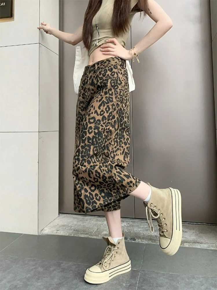 Women's Retro Style Leopard Print High-Waisted Wide Leg Capri Jeans for Summer Slimming Loose Fit American High Street Vintage
Women's Retro Style Leopard Print High-Waisted Wide Leg Capri Jeans for Summer Slimming Loose Fit American High Street Vintage