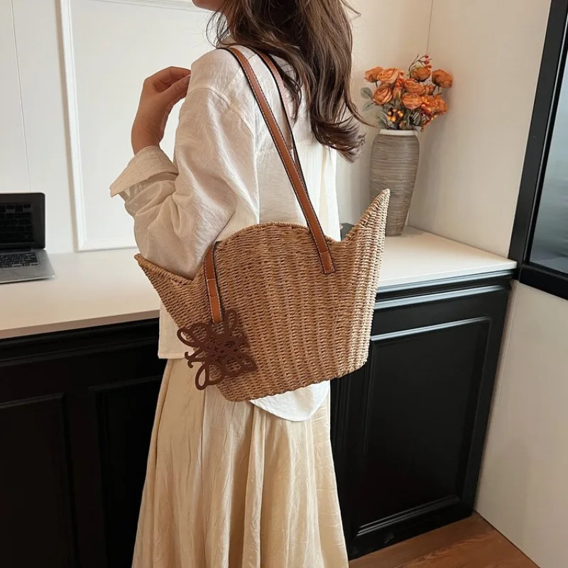 Designer Inspired Women's Crossbody Bag 2025, Minimalist Large Capacity Shoulder Purse, Niche Elegant Commuter Bag
Designer Inspired Women's Crossbody Bag 2025, Minimalist Large Capacity Shoulder Purse, Niche Elegant Commuter Bag