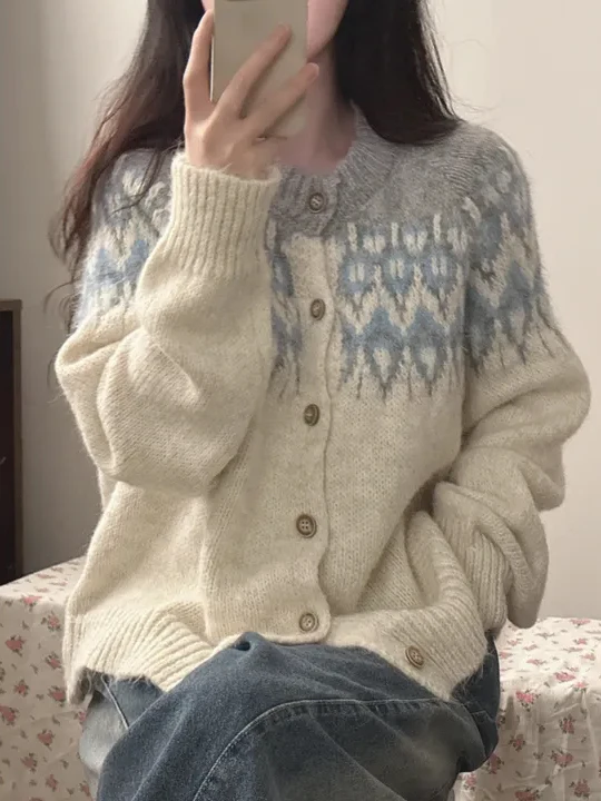 Retro Korean Style Fair Isle Knit Sweater Coat Super Soft Furry Women's Single Button Embroidered Knitted Top Spring Autumn
Retro Korean Style Fair Isle Knit Sweater Coat Super Soft Furry Women's Single Button Embroidered Knitted Top Spring Autumn