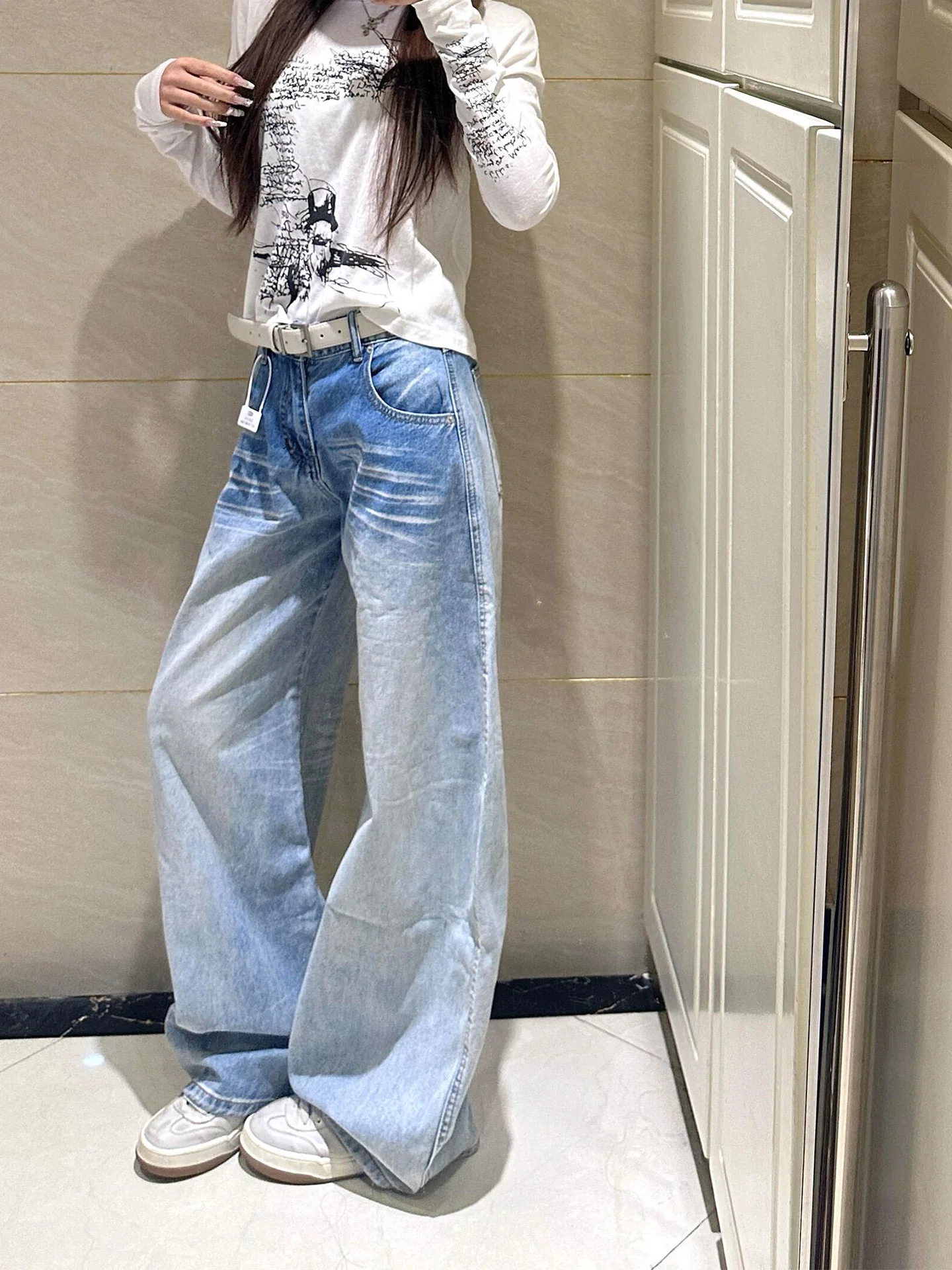 Loose Fit Slimming Denim Jeans for Pear aped Women Spring 2026 New Sle High Waist Wide Leg Blue Jeans Casual Wear
Loose Fit Slimming Denim Jeans for Pear aped Women Spring 2026 New Sle High Waist Wide Leg Blue Jeans Casual Wear