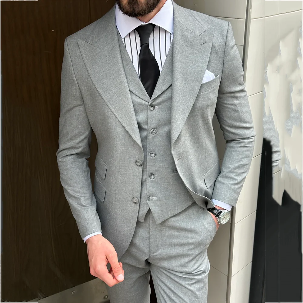Light Gray Men Suit Business Three Piece Classic Design Single Breasted Peaked Lapel Blazer Vest Pants Formal Office Party Set
Light Gray Men Suit Business Three Piece Classic Design Single Breasted Peaked Lapel Blazer Vest Pants Formal Office Party Set