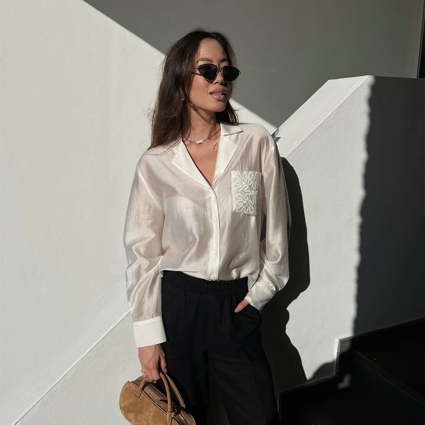 PB&ZA 2025 lazy style loose lapel pocket decoration temperament simple long-sleeved shirt summer new women's clothing
PB&ZA 2025 lazy style loose lapel pocket decoration temperament simple long-sleeved shirt summer new women's clothing