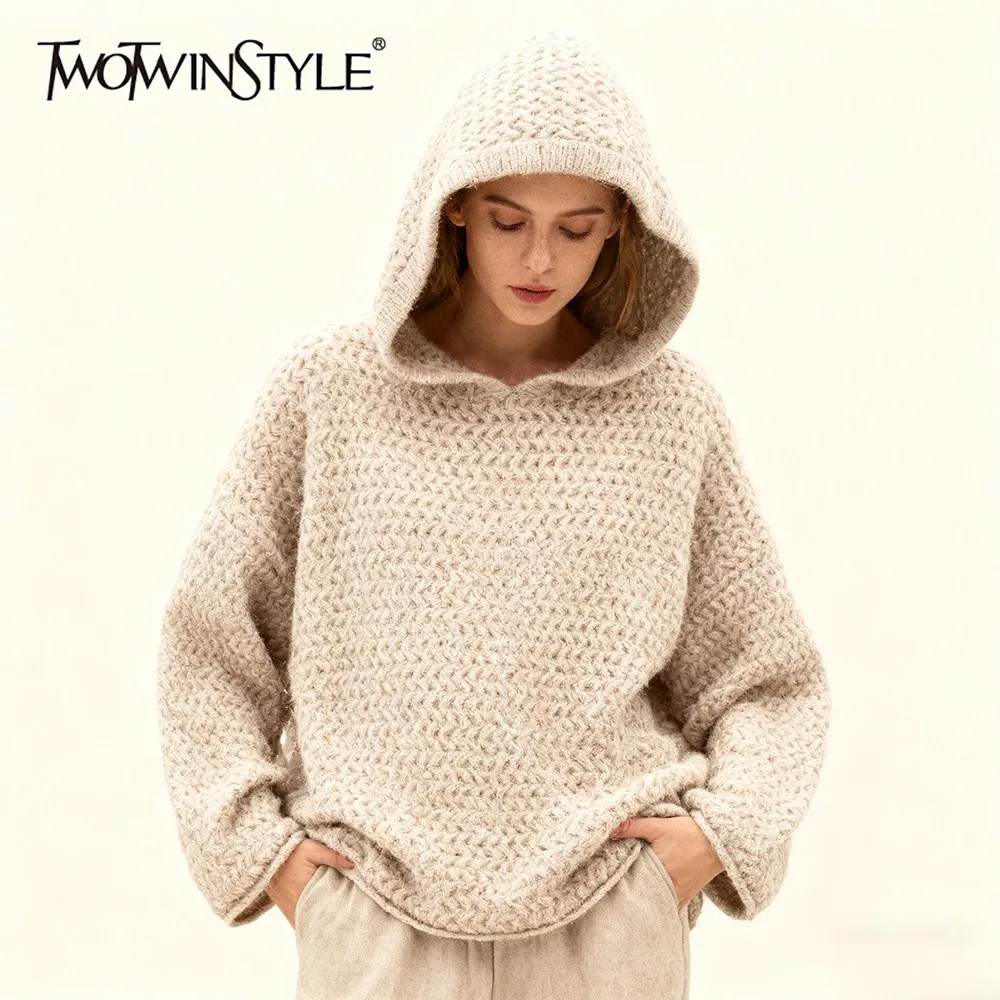 TWOTWINSTYLE зимний свитер с капюшоном светло-хаки для женщин, свободный повседневный теплый вязаный пуловер с длинными рукавами, женский модный стиль 2025 г.
TWOTWINSTYLE зимний свитер с капюшоном светло-хаки для женщин, свободный повседневный теплый вязаный пуловер с длинными рукавами, женский модный стиль 2025 г.