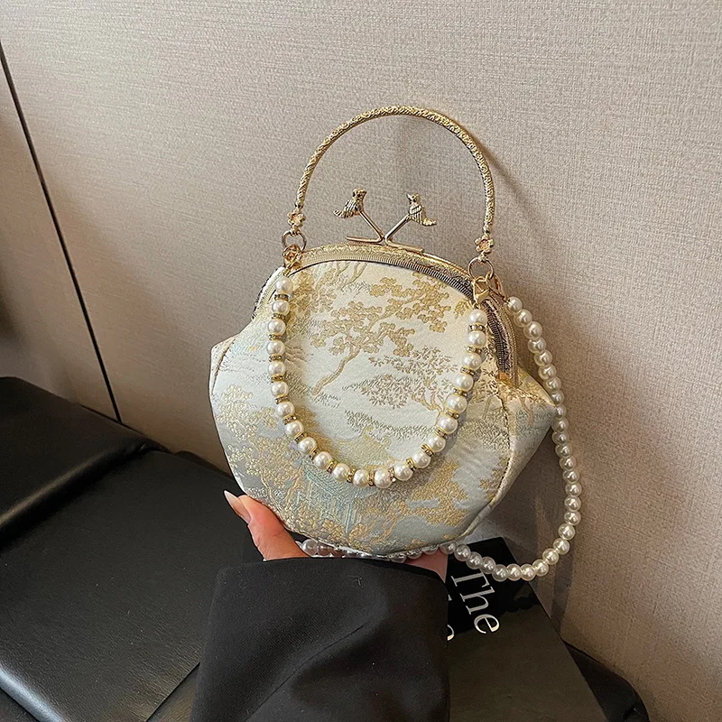 Chinese Embroidered Clutch Evening Bag 2025 New Pearl Chain Banquet Crossbody Bag Elegance Handbag for Women
Chinese Embroidered Clutch Evening Bag 2025 New Pearl Chain Banquet Crossbody Bag Elegance Handbag for Women