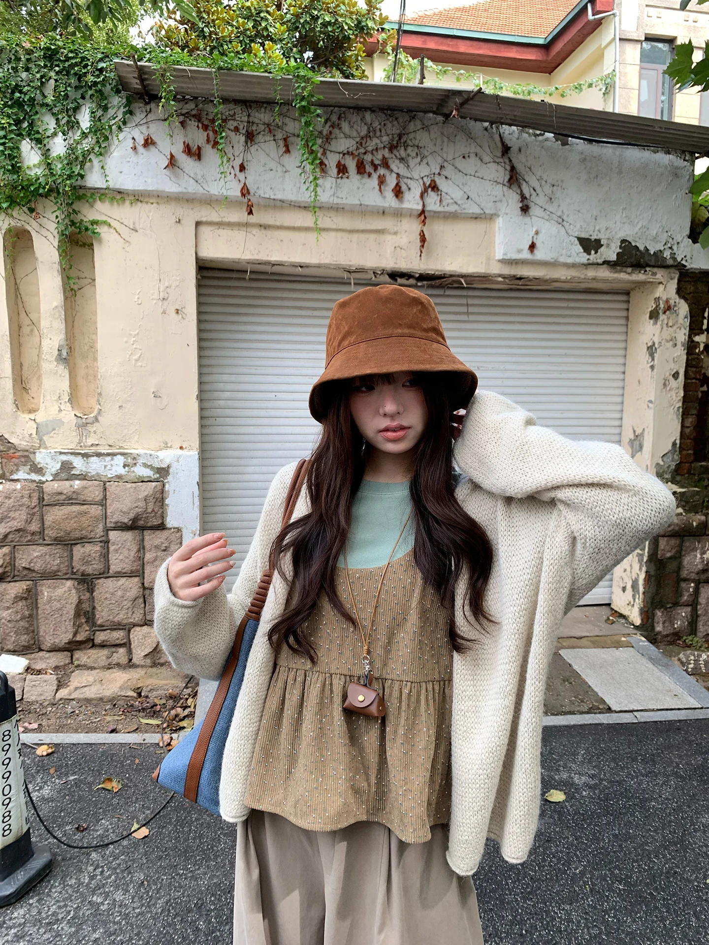 Винтажный топ с цветочным принтом, женский жилет-безрукавка для ношения как подкладка, так и как верхняя одежда, осень 2025, новинка, стильный дизайн с молнией для повседневной носки
Винтажный топ с цветочным принтом, женский жилет-безрукавка для ношения как подкладка, так и как верхняя одежда, осень 2025, новинка, стильный дизайн с молнией для повседневной носки