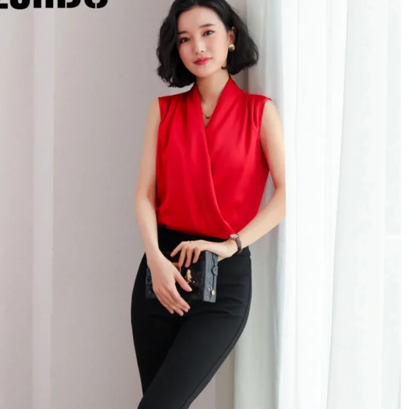 White V-neck satin shirt workplace commuting suit high-end top professional wear white shirt women in summer
White V-neck satin shirt workplace commuting suit high-end top professional wear white shirt women in summer