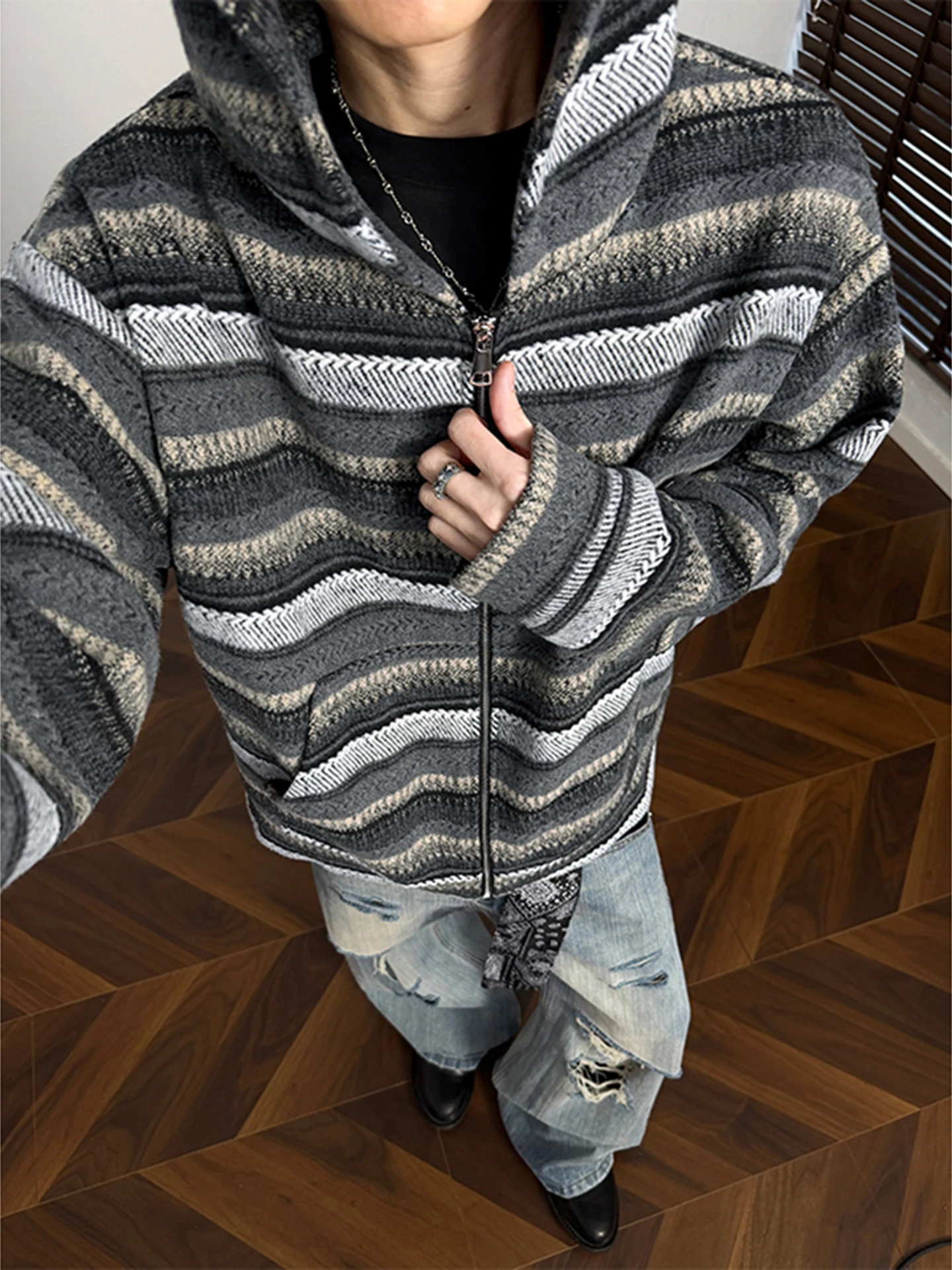 Retro American Hoodie Men's Knitted Stripe Color Blo Sweater Casual Comfortable Long Sve Autumn Wear for Youth Students
Retro American Hoodie Men's Knitted Stripe Color Blo Sweater Casual Comfortable Long Sve Autumn Wear for Youth Students