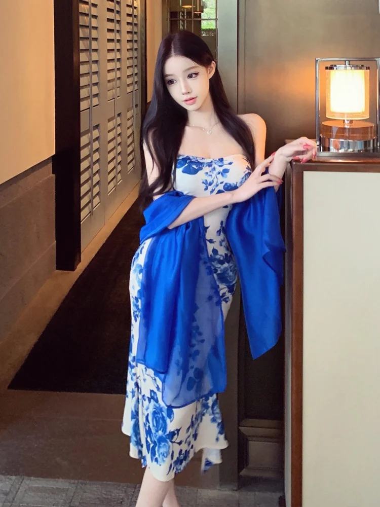 Blue Porcelain Floral Print Sleeveless Wrap Dress with Cardigan Sexy Bodycon Two Piece Set for Casual Wear Suitable for 18-25...
Blue Porcelain Floral Print Sleeveless Wrap Dress with Cardigan Sexy Bodycon Two Piece Set for Casual Wear Suitable for 18-25...