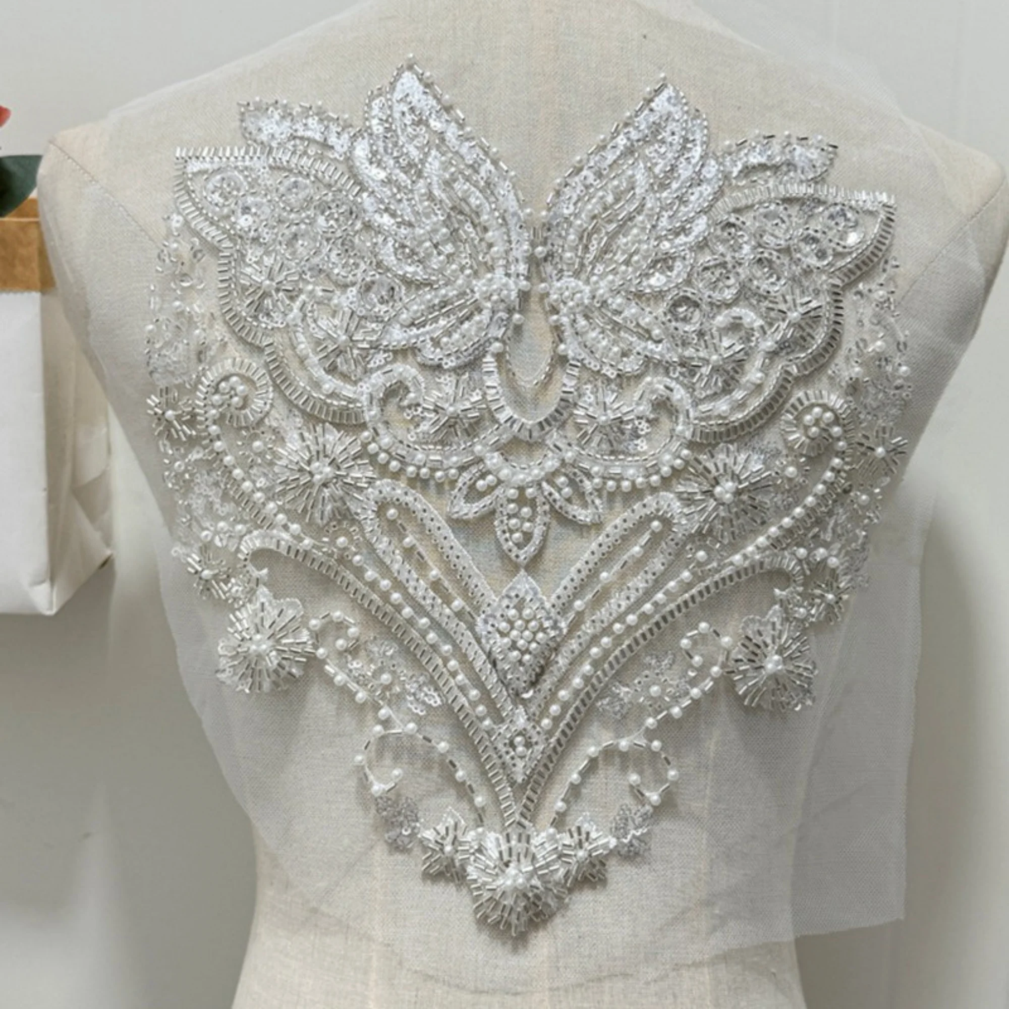 1PCS Silver-Colored Heavy-Duty Beaded Sequin Embroidered for European Dresses Sewing Materials
1PCS Silver-Colored Heavy-Duty Beaded Sequin Embroidered for European Dresses Sewing Materials